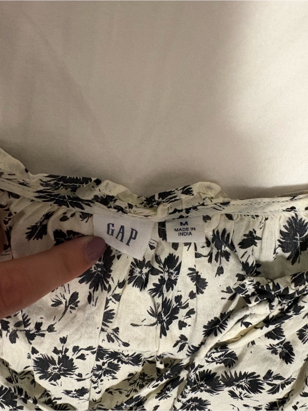 Gap Black & White Floral Ruffle Sleeve Top - Picture 5 of 5
